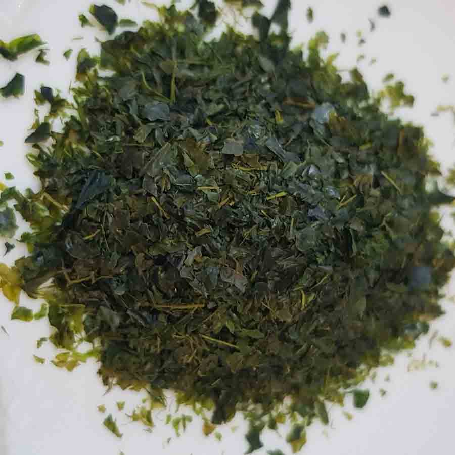 Aonori (green seaweed flakes) used for okonomiyaki recipe by Journey to the East